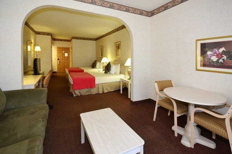 Clive Best Western Plus Des Moines West Inn & Suites חדר תמונה