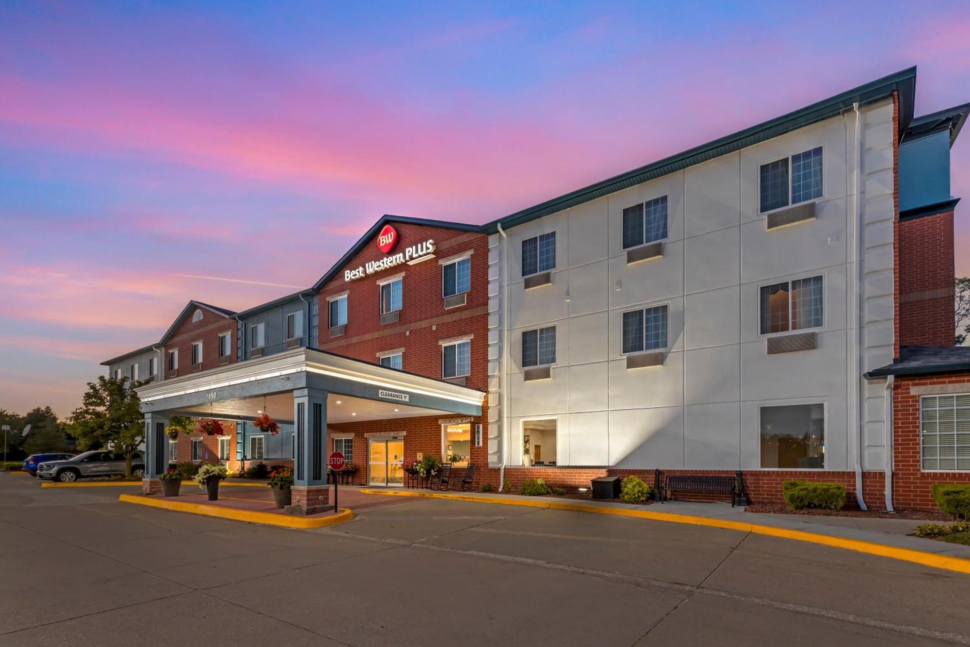 Clive Best Western Plus Des Moines West Inn & Suites מראה חיצוני תמונה
