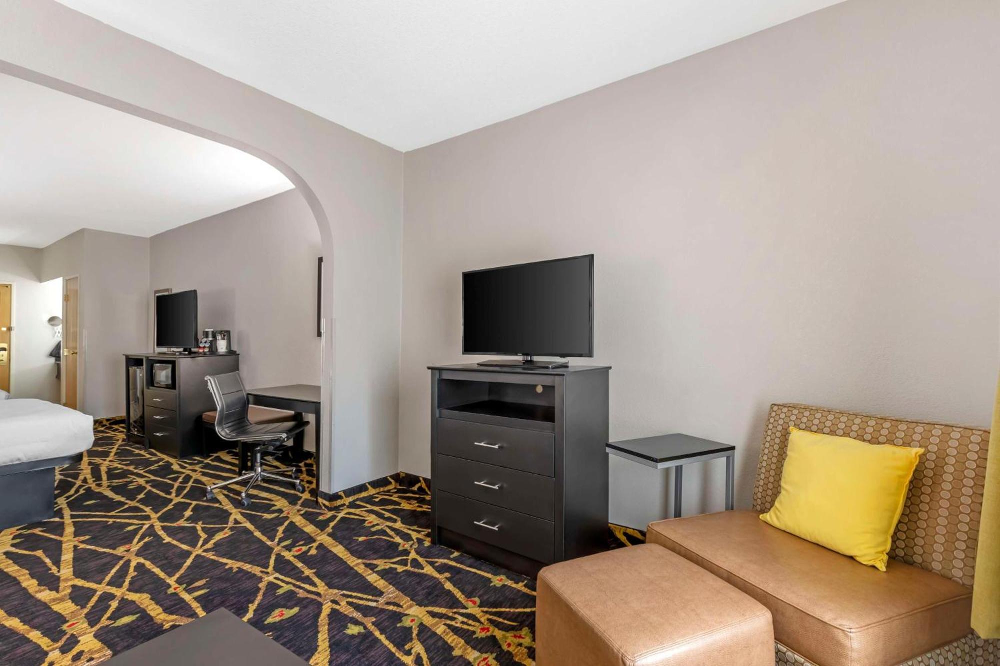 Clive Best Western Plus Des Moines West Inn & Suites מראה חיצוני תמונה