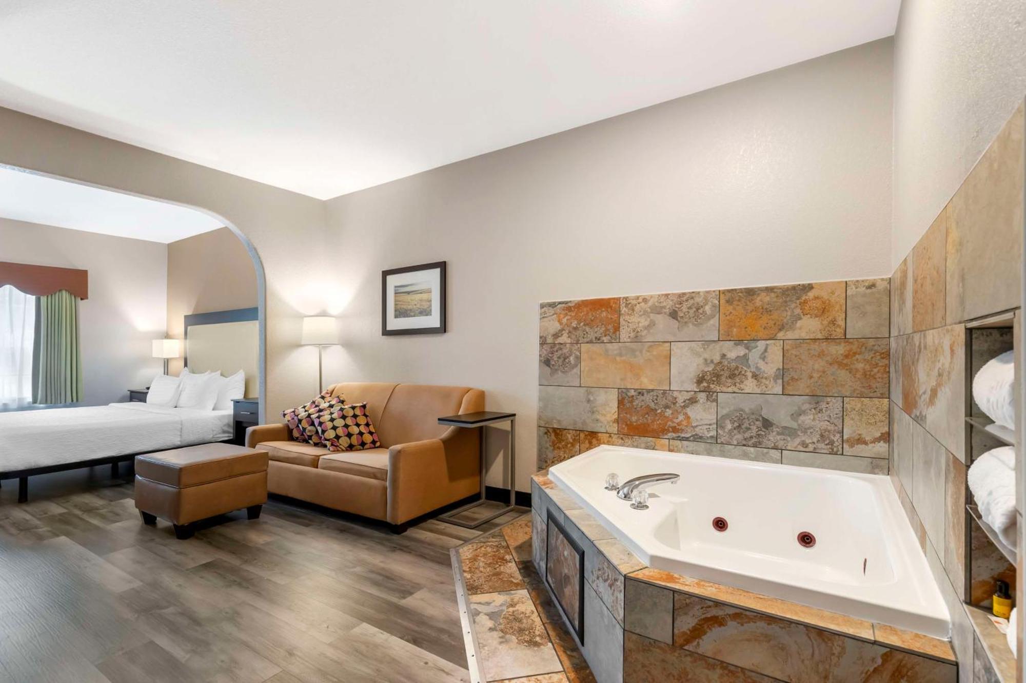 Clive Best Western Plus Des Moines West Inn & Suites מראה חיצוני תמונה
