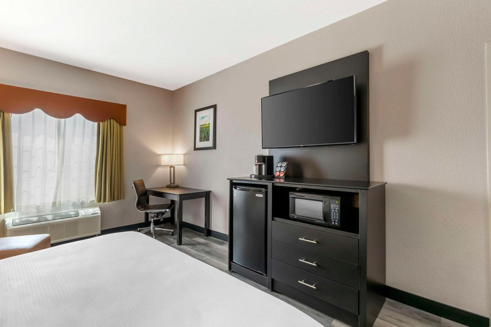 Clive Best Western Plus Des Moines West Inn & Suites מראה חיצוני תמונה