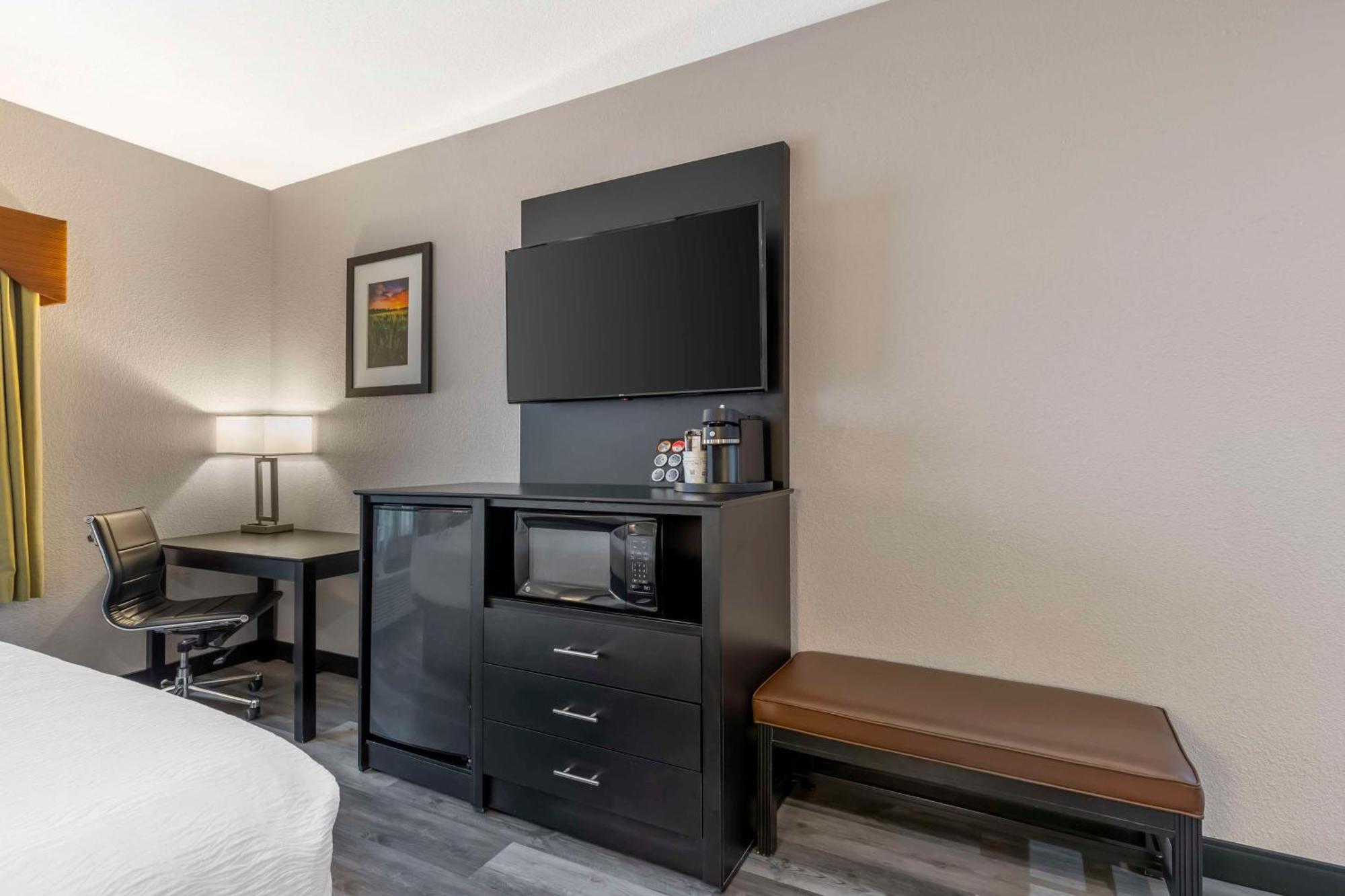 Clive Best Western Plus Des Moines West Inn & Suites מראה חיצוני תמונה