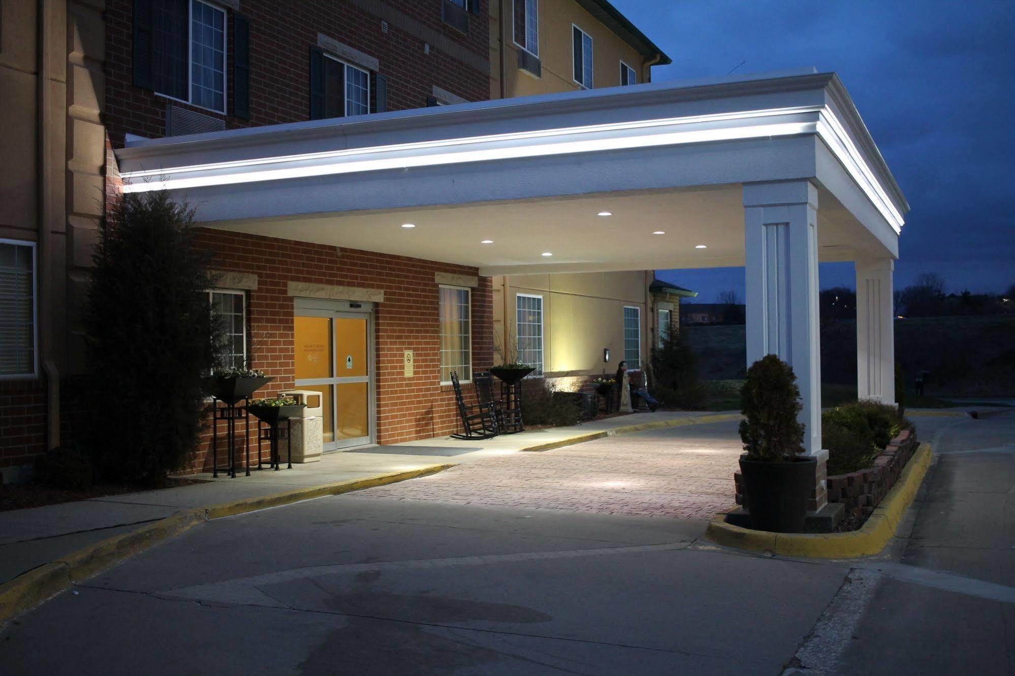 Clive Best Western Plus Des Moines West Inn & Suites מראה חיצוני תמונה